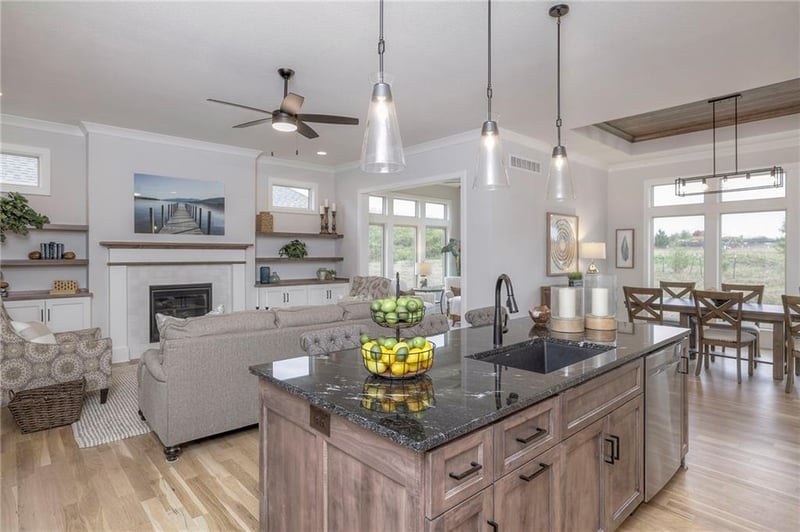 12505 138th Pl, Overland Park, KS 66221