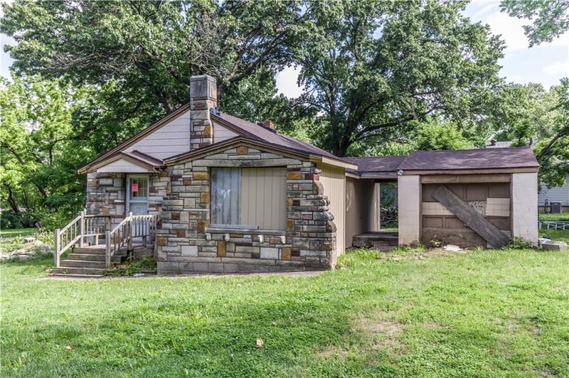 4415 August Ln, Kansas City, KS 66106