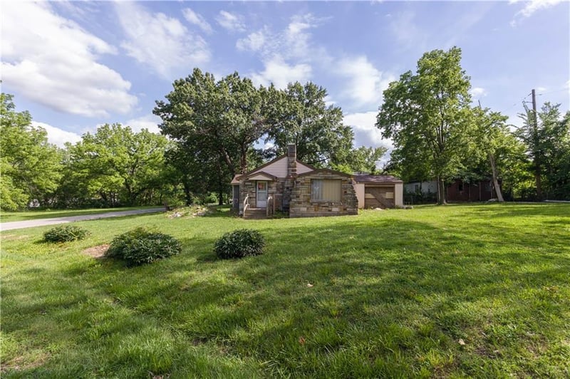 4415 August Ln, Kansas City, KS 66106