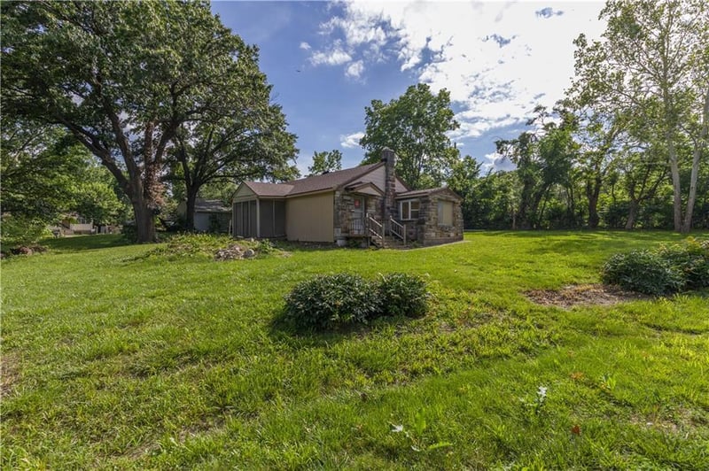 4415 August Ln, Kansas City, KS 66106