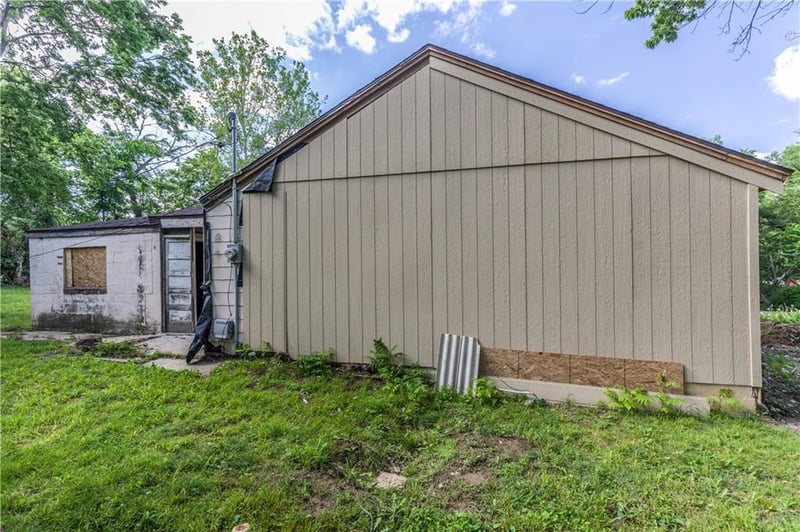 4415 August Ln, Kansas City, KS 66106