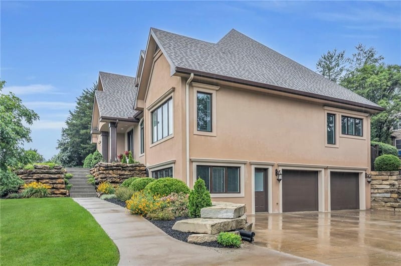 5204 Deer Run Ct, Lawrence, KS 66049