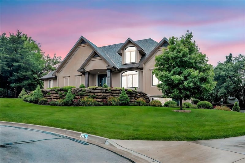 5204 Deer Run Ct, Lawrence, KS 66049