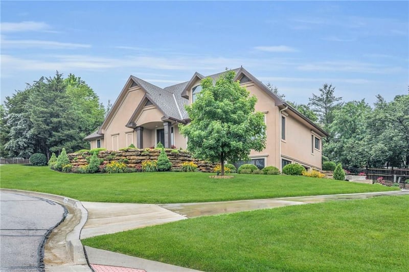 5204 Deer Run Ct, Lawrence, KS 66049