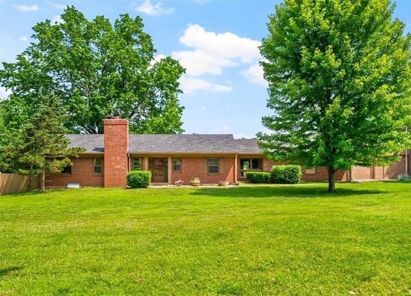 2306 Red Bridge Ter, Kansas City, MO 64131