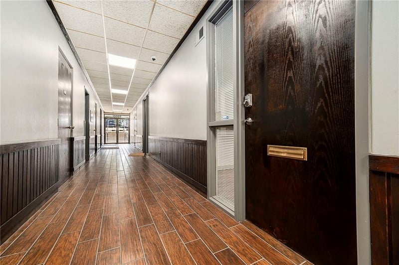 5950 Oak Trafficway, Kansas City, MO 64118