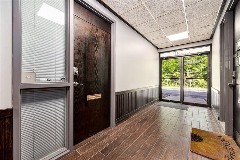 5950 Oak Trafficway, Kansas City, MO 64118