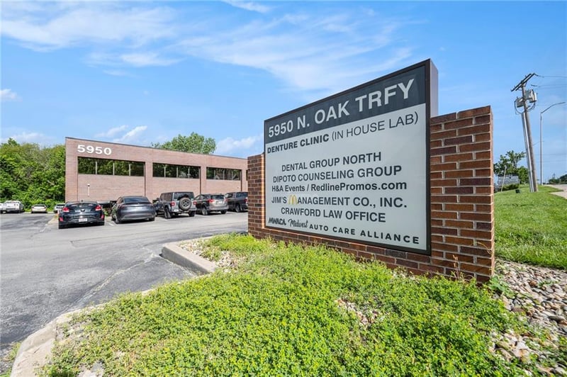 5950 Oak Trafficway, Kansas City, MO 64118