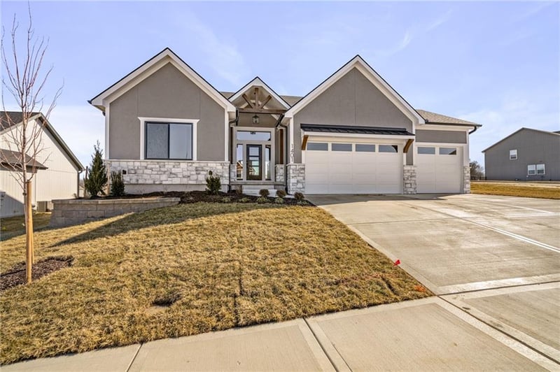 1401 Kintyre Ct, Raymore, MO 64083