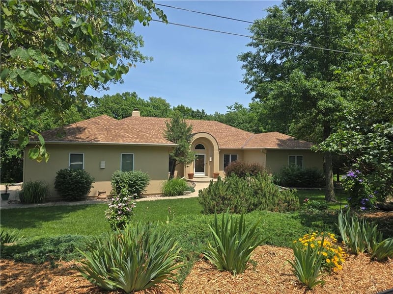 13738 Lookout Dr, Kansas City, MO 64139