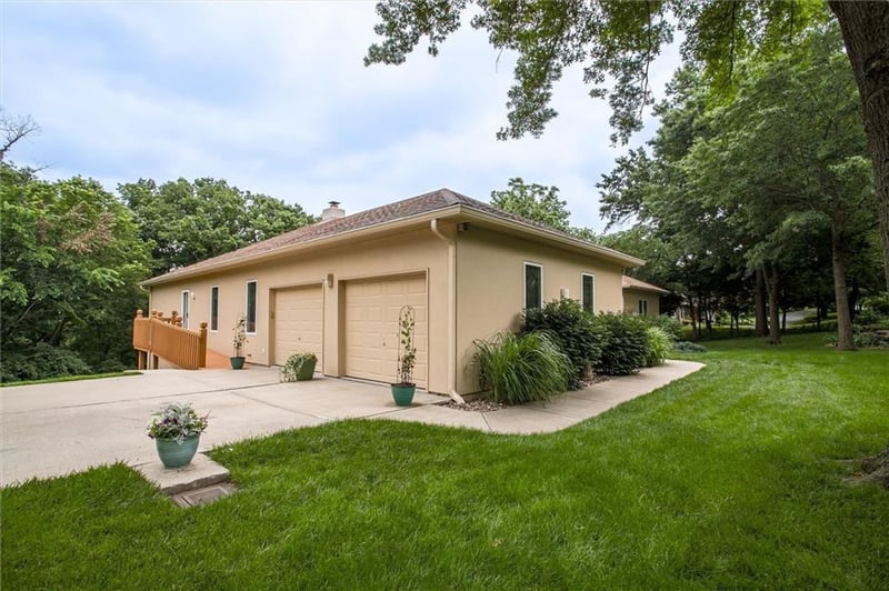 13738 Lookout Dr, Kansas City, MO 64139