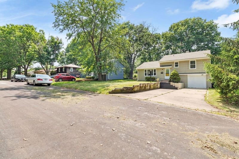 8500 Everett St, Raytown, MO 64138