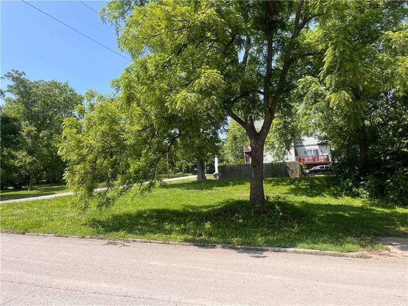 2105 N 10th St, Kansas City, KS 66104