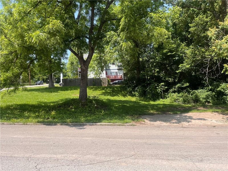 2105 N 10th St, Kansas City, KS 66104