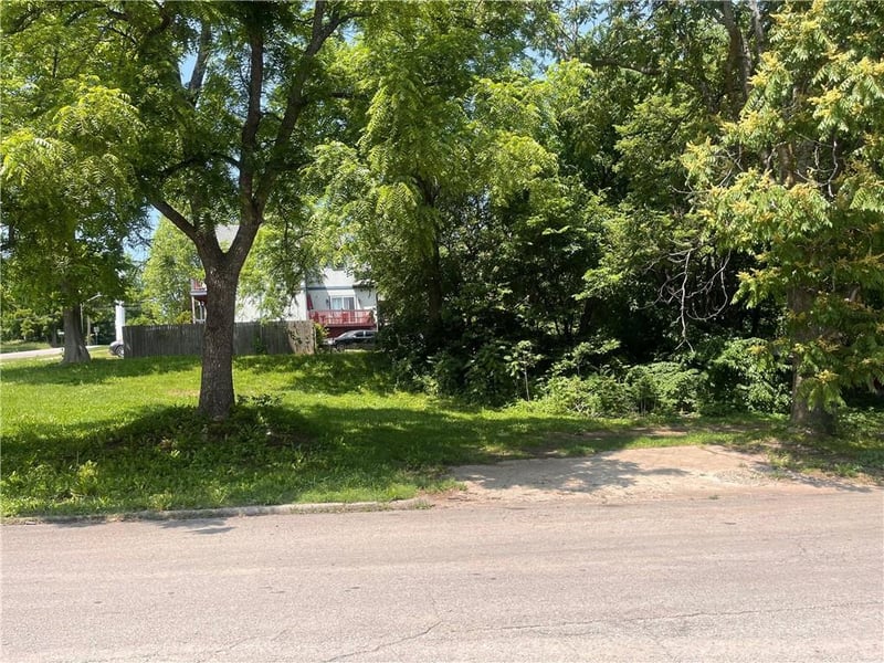 2105 N 10th St, Kansas City, KS 66104