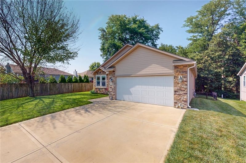 19600 E 20th St N, Independence, MO 64058