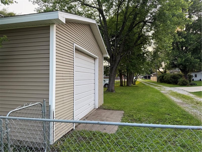 339 E 3rd St, Lawson, MO 64062
