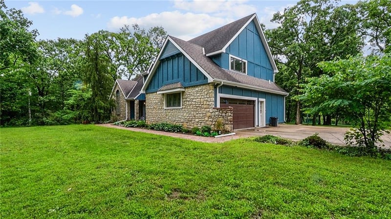 26725 S Bennett Rd, Freeman, MO 64746
