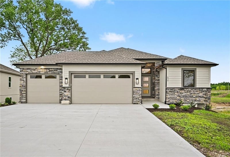696 Salem Rd, Lawson, MO 64062
