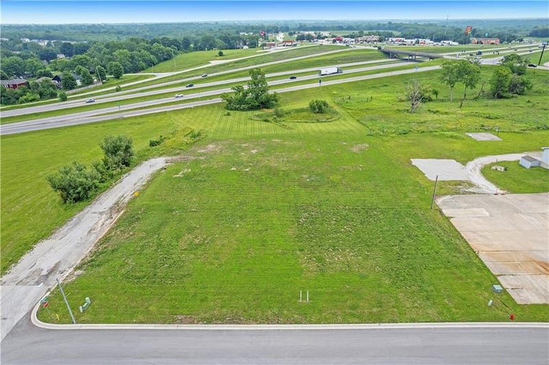 600 Schug Ave, Peculiar, MO 64078
