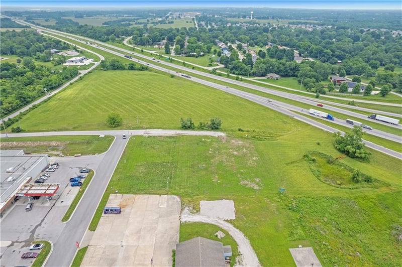 600 Schug Ave, Peculiar, MO 64078