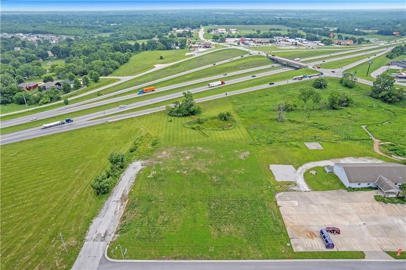 600 Schug Ave, Peculiar, MO 64078
