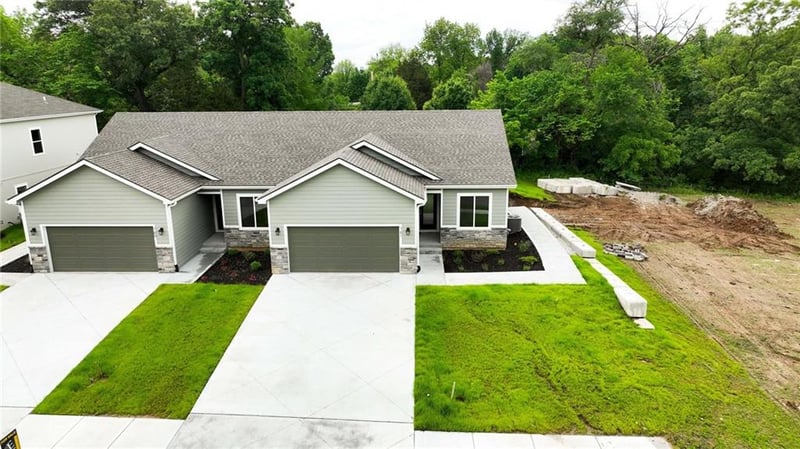 781 Highland Dr, Edwardsville, KS 66111