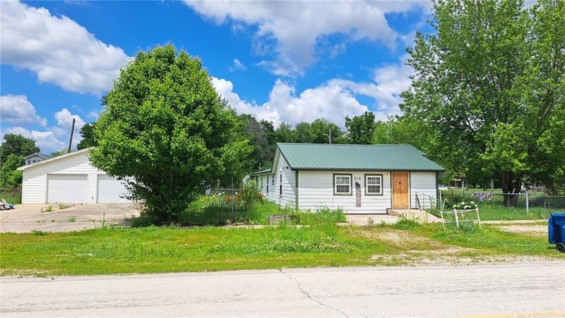 214 E Hickory St, Elk City, KS 67344