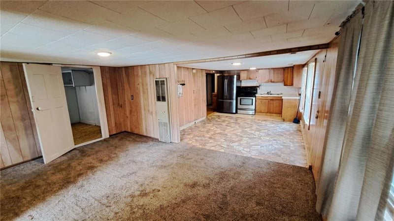 214 E Hickory St, Elk City, KS 67344