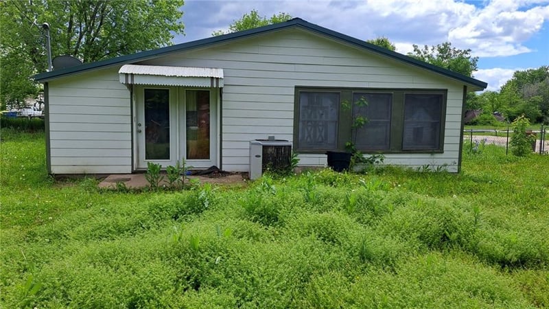 214 E Hickory St, Elk City, KS 67344