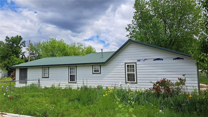 214 E Hickory St, Elk City, KS 67344