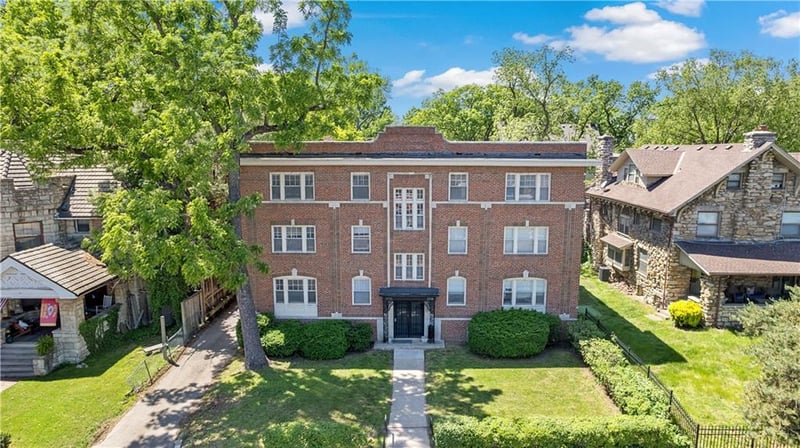 3708-3710 Summit St, Kansas City, MO 64111