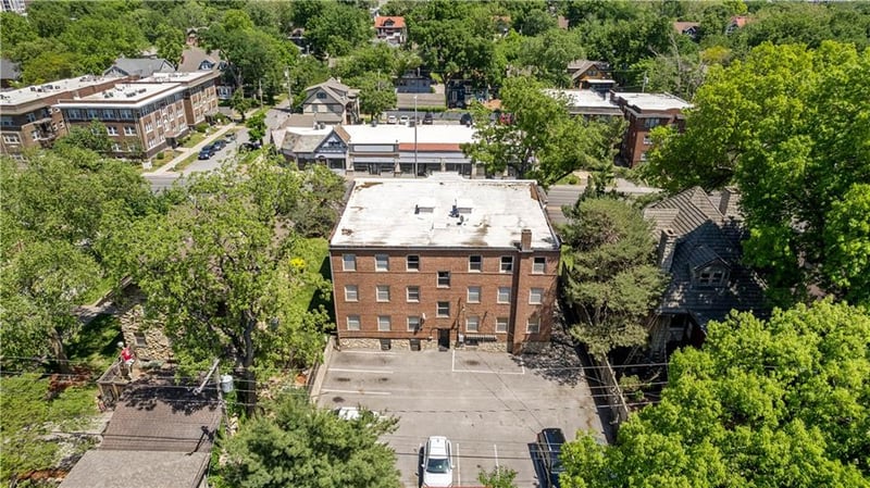 3708-3710 Summit St, Kansas City, MO 64111
