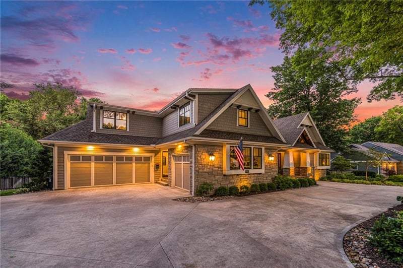 9001 Lee Blvd, Leawood, KS 66206