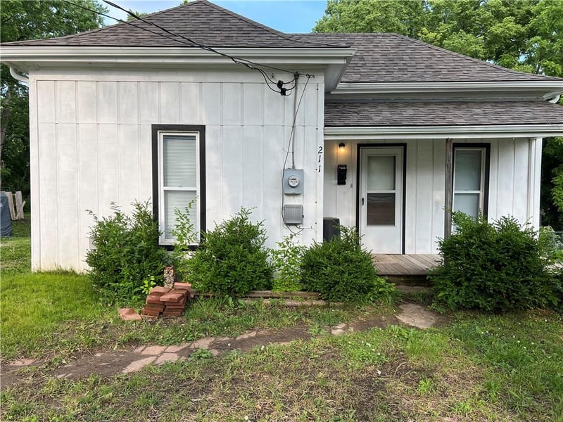 211 Suddarth St, Liberty, MO 64068