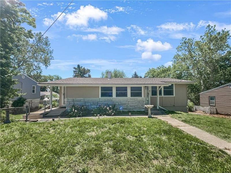 2939 Jewett St, Kansas City, MO 64117