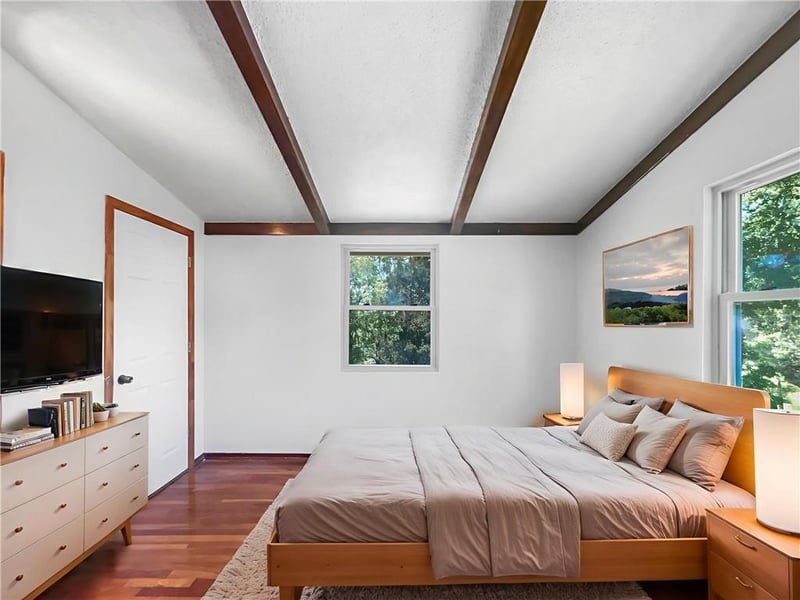 2939 Jewett St, Kansas City, MO 64117