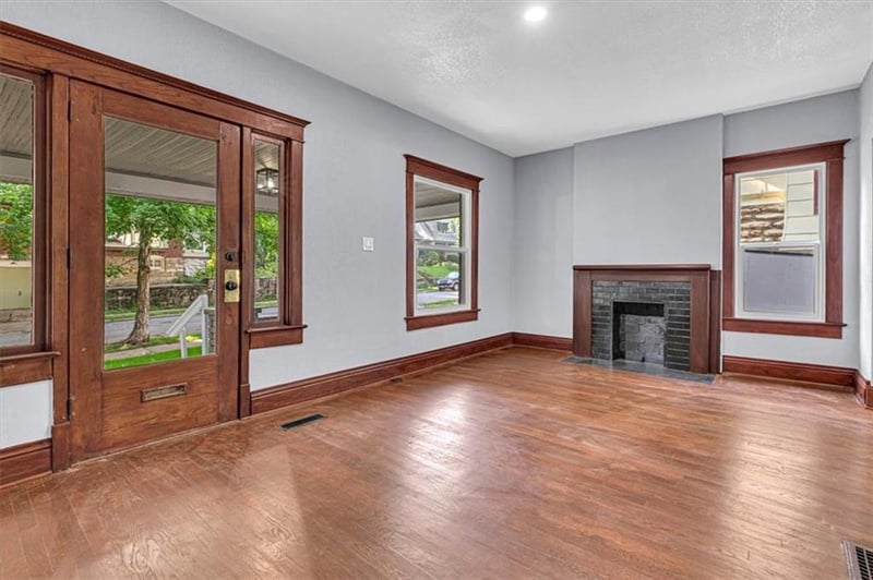 4102 Charlotte St, Kansas City, MO 64110