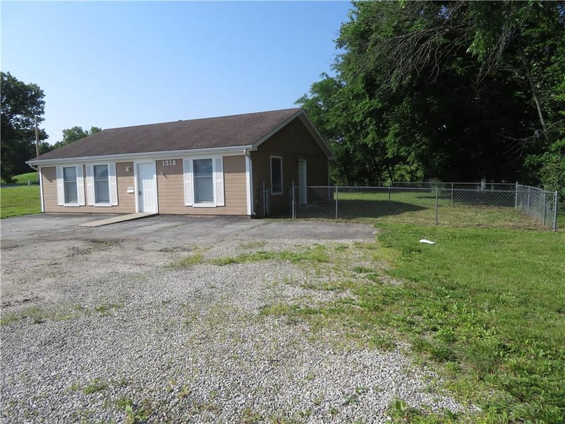 1312 6th St, Osawatomie, KS 66064