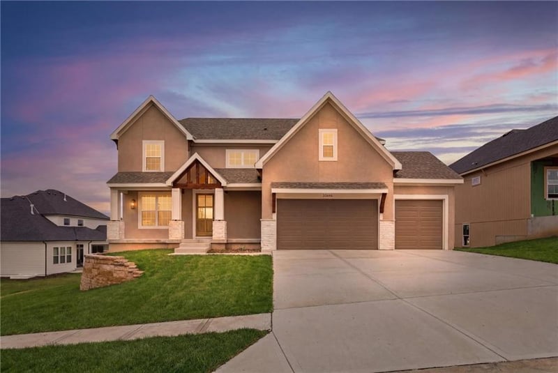 22076 99th Ter, Lenexa, KS 66220