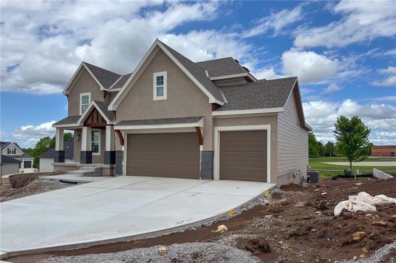 22076 99th Ter, Lenexa, KS 66220