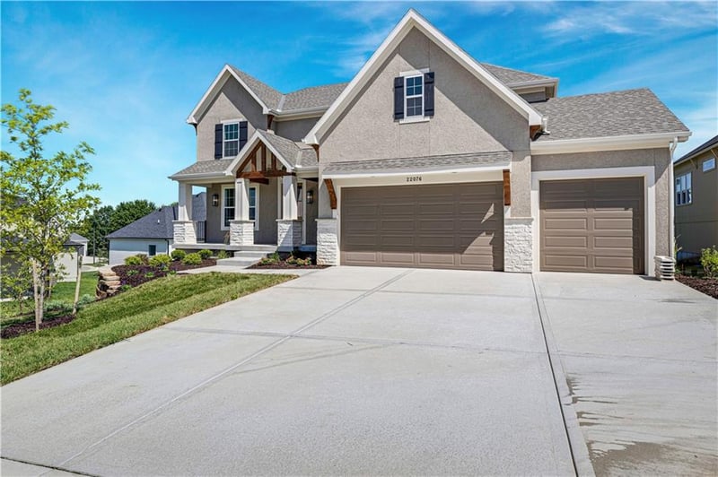 22076 99th Ter, Lenexa, KS 66220