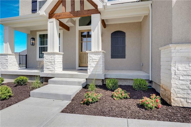 22076 99th Ter, Lenexa, KS 66220