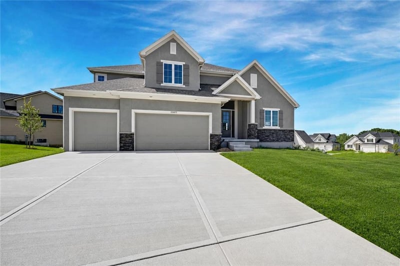 22077 99th Ter, Lenexa, KS 66220