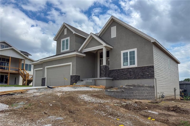 22077 99th Ter, Lenexa, KS 66220