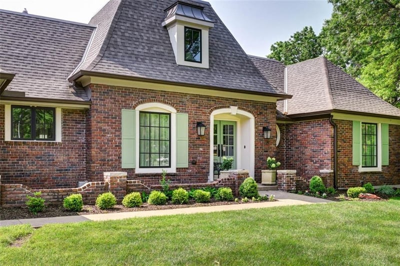8311 Wenonga Rd, Leawood, KS 66206