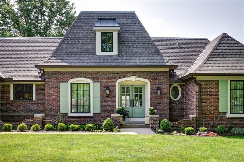 8311 Wenonga Rd, Leawood, KS 66206
