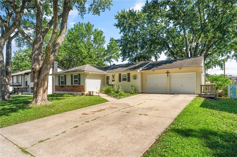 13107 45th Ter, Independence, MO 64055