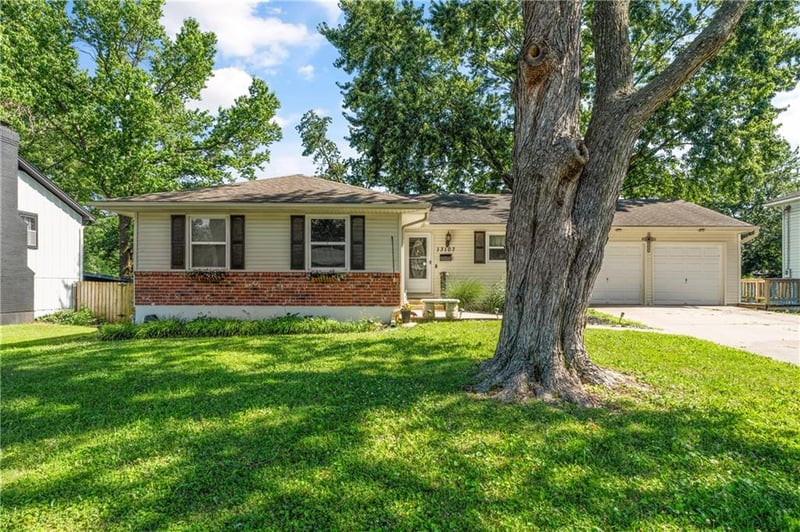 13107 45th Ter, Independence, MO 64055