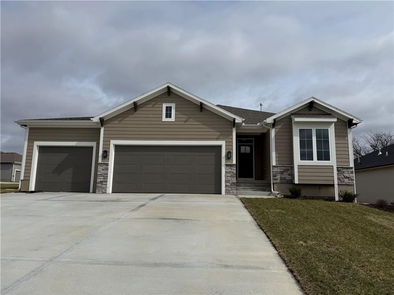 31501 86th Ct, De Soto, KS 66018